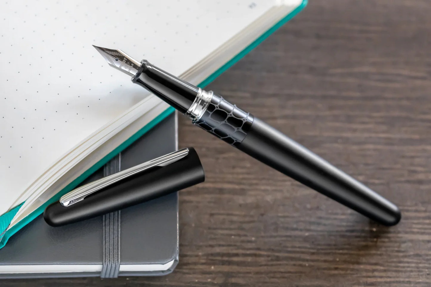 Pilot Fountain Pen Black Crocodile MR 01 - Al Qalam
