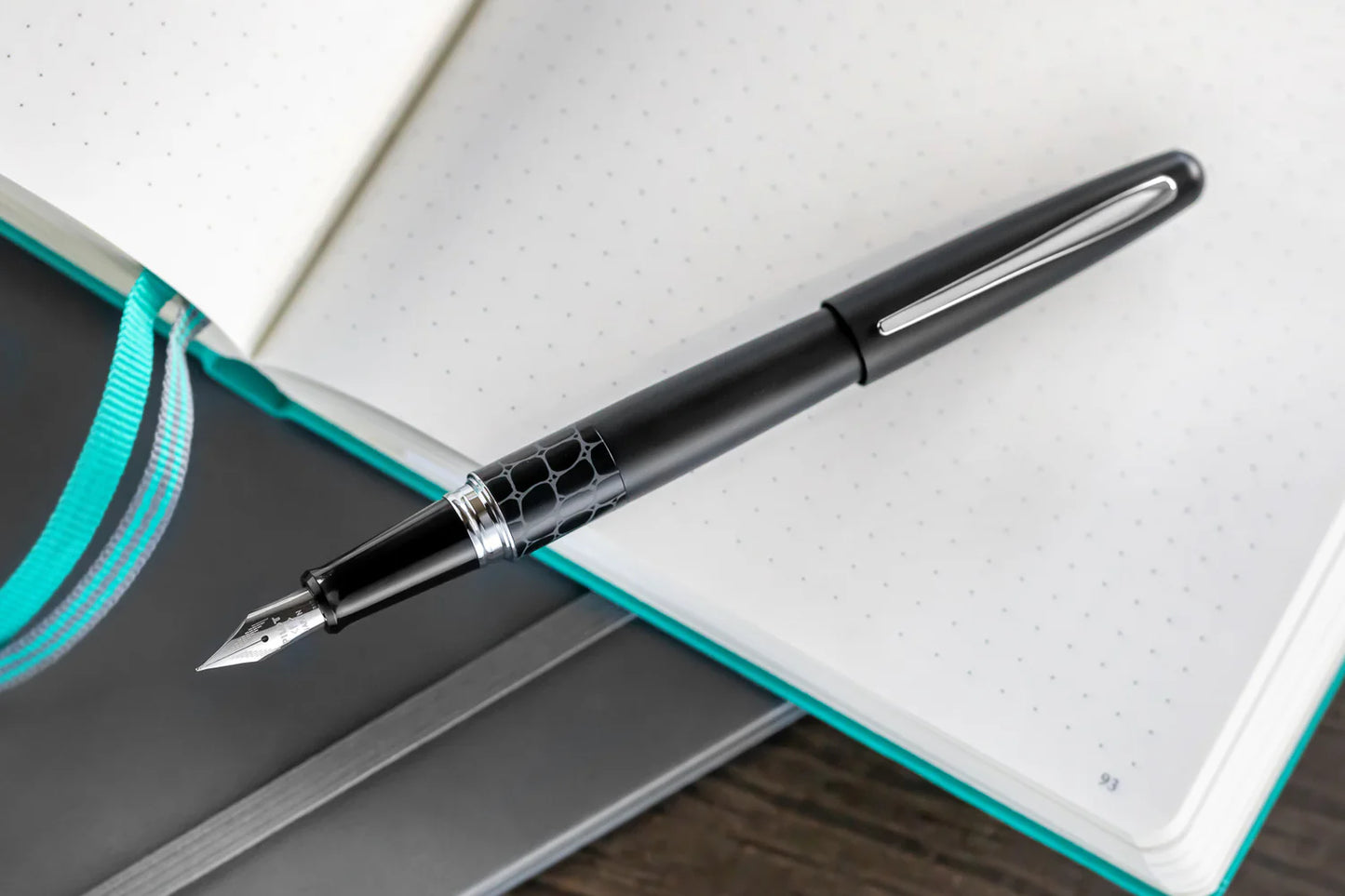 Pilot Fountain Pen Black Crocodile MR 01 - Al Qalam
