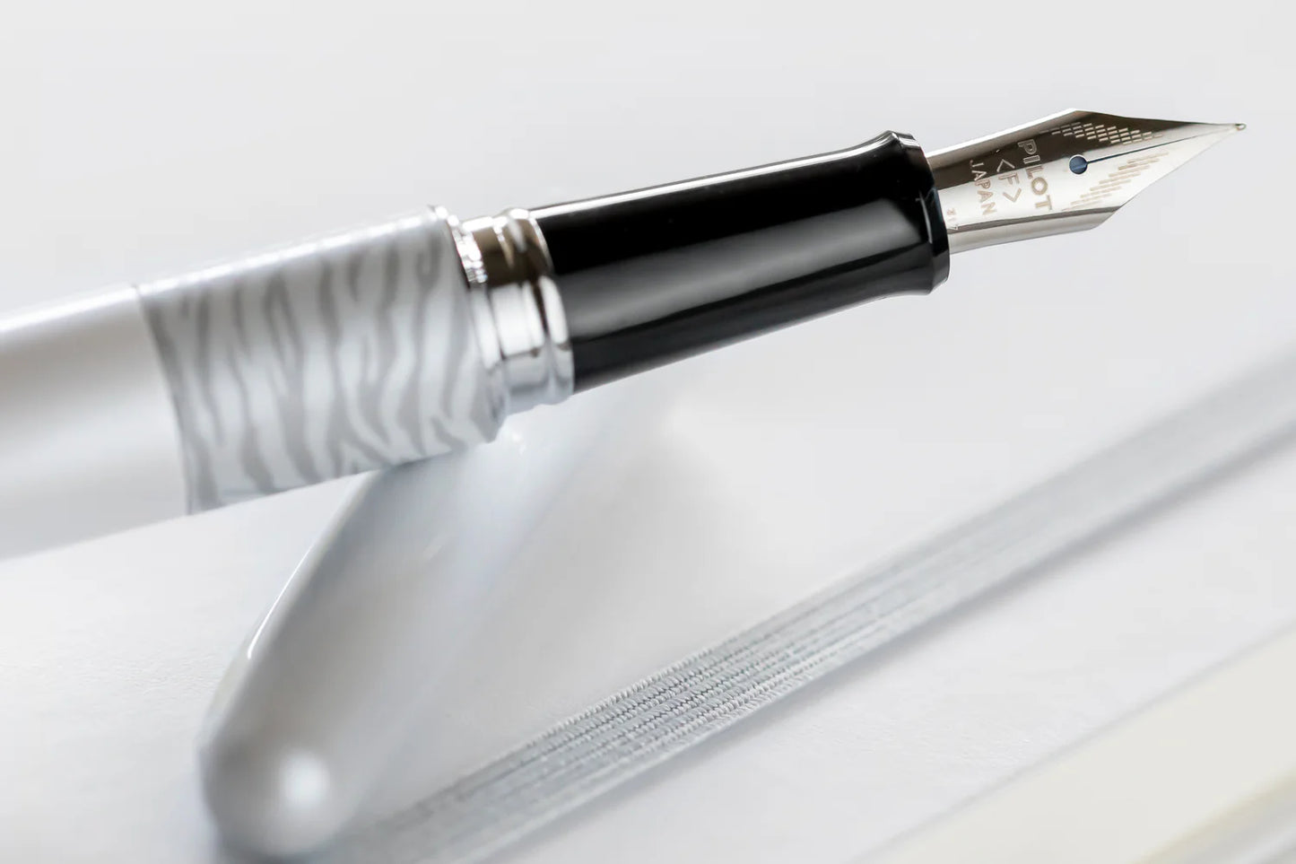 Pilot Fountain Pen White Tiger MR 01 - Al Qalam