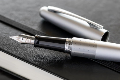 Pilot Fountain Pen Silver Dots MR 01 - Al Qalam